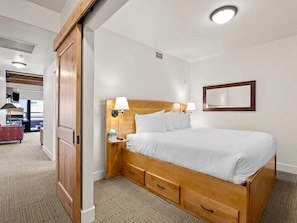 Bedroom / King Bed