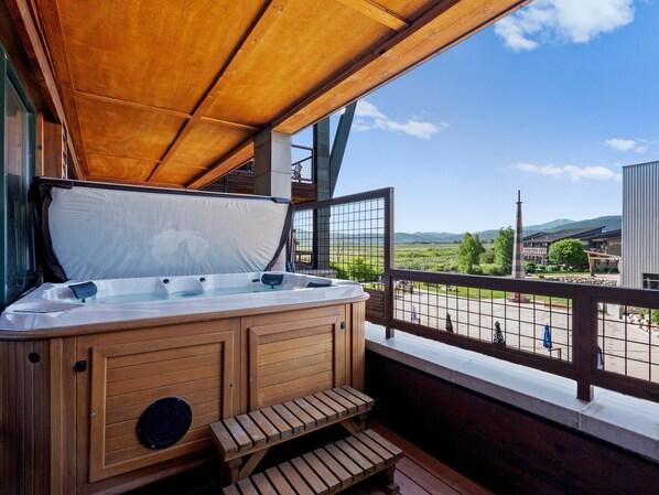 Bain à remous extérieur