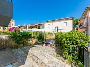 Arbuste, Jardin, Ombre, Pelouse, Mobilier De Jardin, ArriÚre-Cour, Aménagement Paysager, Cour, Biens, Chaise