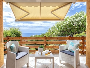 Shrub, Garden, Shade, Lawn, Outdoor Furniture, Backyard, Landscaping, Yard, Estate, Chair
