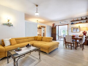 Arbuste, Jardin, Ombre, Pelouse, Mobilier De Jardin, Arrière-Cour, Aménagement Paysager, Cour, Biens, Chaise
