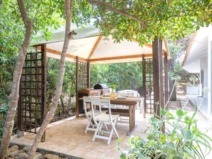 Arbuste, Jardin, Ombre, Pelouse, Mobilier De Jardin, Arrière-Cour, Aménagement Paysager, Cour, Biens, Chaise