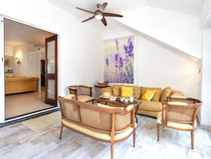 Arbuste, Jardin, Ombre, Pelouse, Mobilier De Jardin, ArriÚre-Cour, Aménagement Paysager, Cour, Biens, Chaise