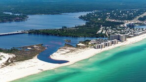 Pinnacle Port Grounds & Amenities