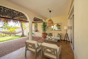 Outdoor lounge