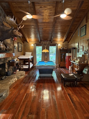 Spielezimmer