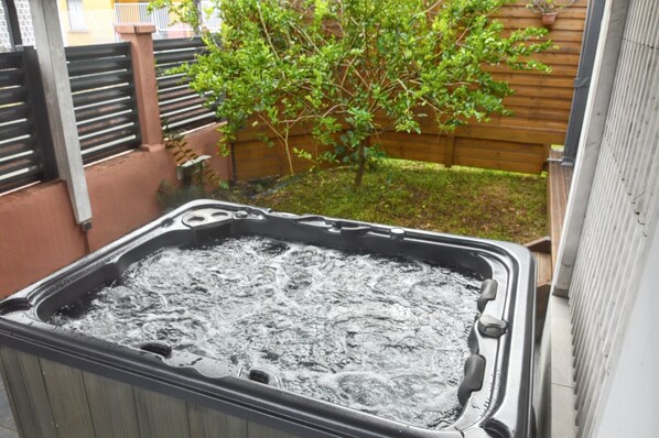 Jacuzzi