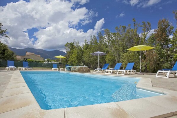 Vue sur piscine