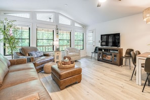Living Room | 1st Floor | Smart TV | Central Heating & A/C | Free WiFi
