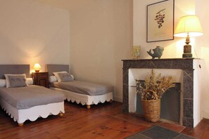 les deux chambres sont à l'étage