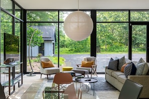 Beautiful views surrounding the living room