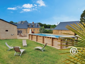 Grand jardin avec piscine hors sol 5mÚtres x 9mÚtres, non chauffée