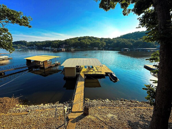 Dockside peace, lake breeze, and room to breathe