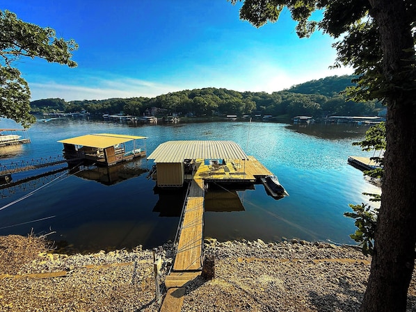 Dockside peace, lake breeze, and room to breathe