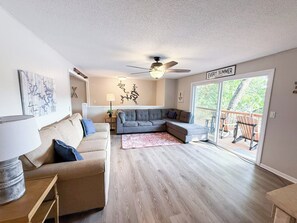 Stretch out, settle in, and enjoy lake life in style