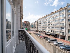 Building, Daytime, Window, Apartment, City, Urban Area, Facade, Architecture, Neighbourhood, Condominium