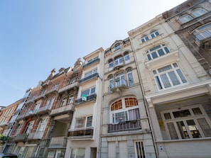 Daytime, Building, Apartment, Facade, Neighbourhood, Town, Urban Design, Condominium, Mixed-Use, Balcony