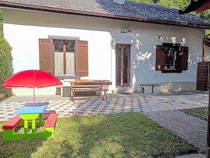 House, Door, Home, Cottage, Garden, Porch, Yard, Backyard, Lawn, Shade