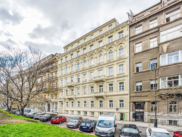 Bâtiment, Appartement, Condominium, Familiale, Usage Mixte, Véhicule De Luxe, Parking