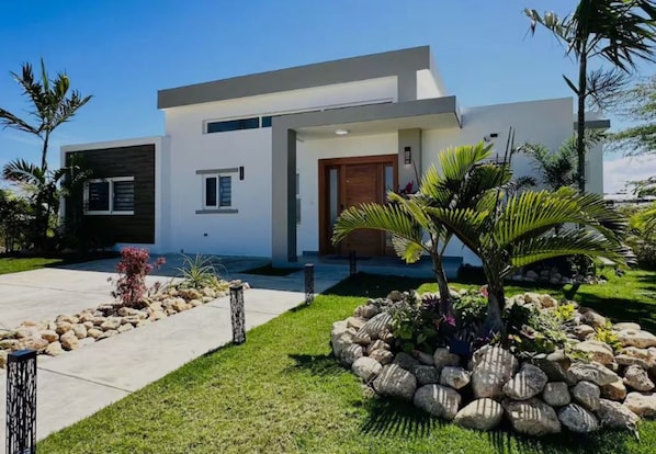 Front parking and entrance