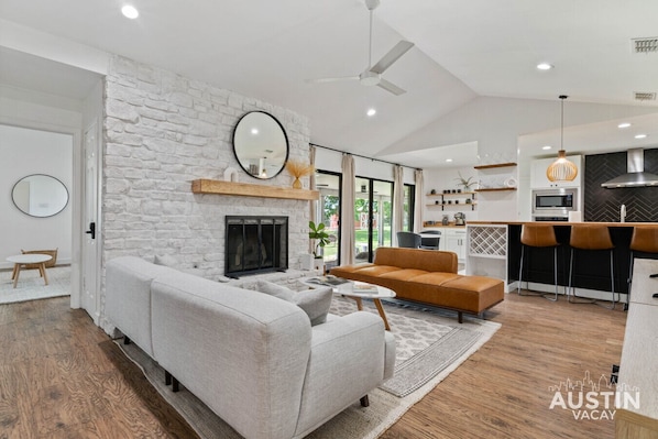 Lay back or level up. This space flips from nap haven to game night glory in a heartbeat.