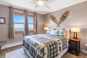 Bedroom #1 with Queen Bed