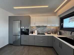 Fullt Equiped Kitchen
