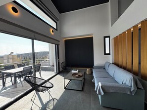 Spacious Living Room with huge view at the Sea and the Castle nearby