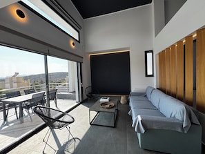 Spacious Living Room with huge view at the Sea and the Castle nearby