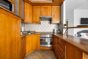 Fully Equipped Kitchen | Book Now with RENTUJEMY.COM