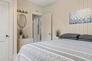 Downstairs bedroom 3 w/ Queen Bed (sleeps 2)