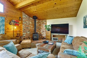Living Room | Wood-Burning Stove | Smart TV | Free WiFi