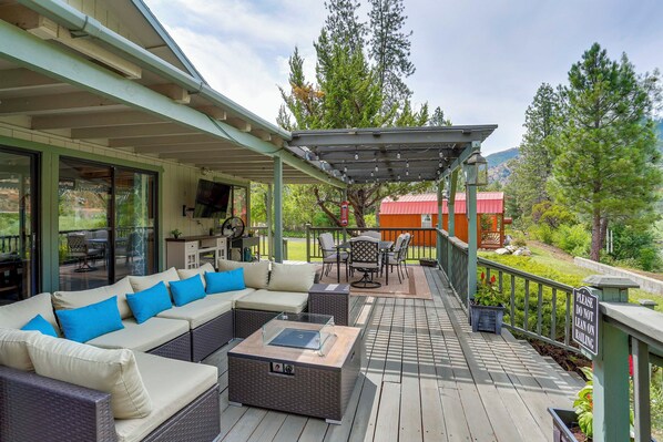 Junction City Vacation Rental | 4BR | 3BA | 1,900 Sq Ft | Steps Required