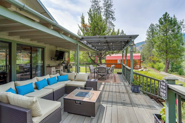 Junction City Vacation Rental | 4BR | 3BA | 1,900 Sq Ft | Steps Required