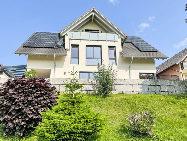 Building, Window, Residential Area, House, Home, Facade, Architecture, Roof, Shrub, Estate