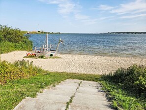 Sky, Blue, Water, Body Of Water, Coast, Summer, Coastal And Oceanic Landforms, Shore, Waterway, Bank