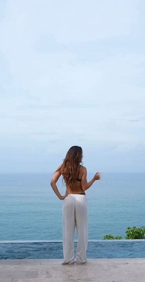 プール
