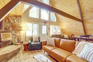 Living Room | 1st Floor | Free WiFi