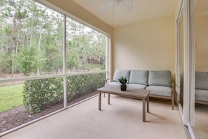 Screened-In Patio | Seating