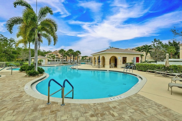 Fort Myers Vacation Rental | 2BR | 2BA | 1 Small Step Required | 1,200 Sq Ft