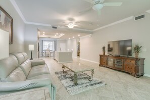 Living Room | Smart TV w/ Cable | Central A/C & Heating | Open Floor Plan