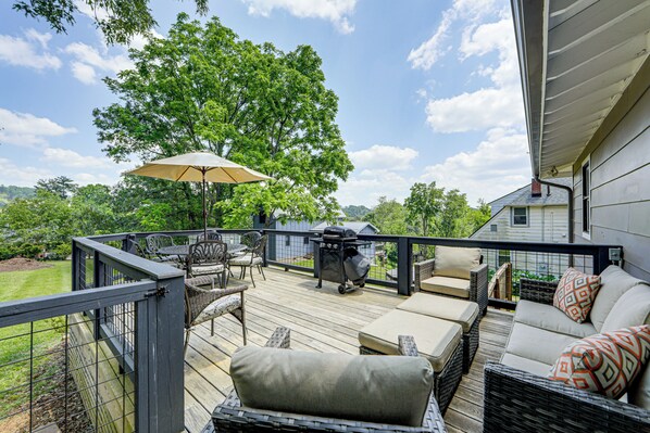Asheville Vacation Rental | 2BR | 1BA | 876 Sq Ft | 3 Steps to Enter