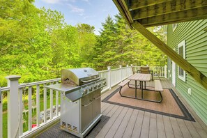 Furnished Deck | Gas Grill