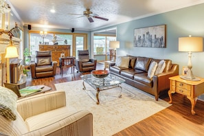 Living Room | 1st Floor | Smart TV | Fireplace