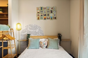 1533-SLEEPING AREA