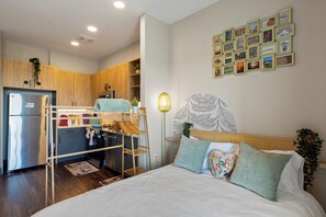 1533 BED2