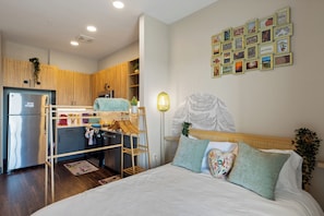 1533 BED2