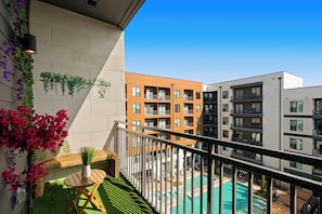 1533 BALCONY