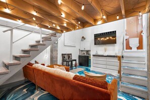 Living room with smart tv and couch (2)