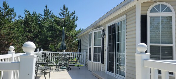 Outdoor dining